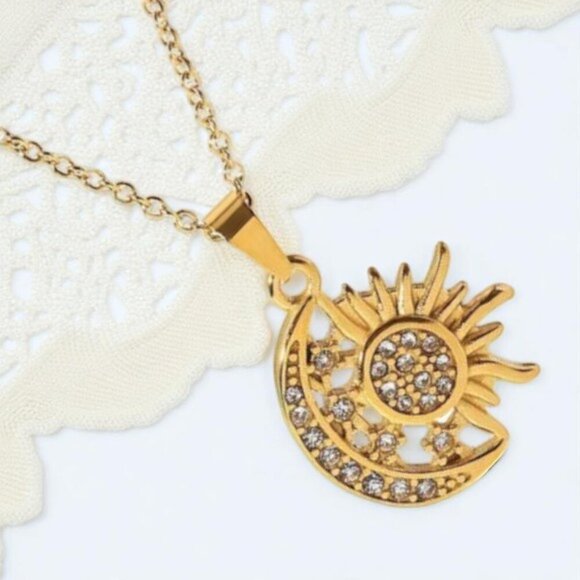 🆕 18K Gold Moon & Sun Crystal Pendant Necklace – Celestial Romance - Picture 4 of 12